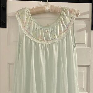Vintage Womens sleeveless nightgown